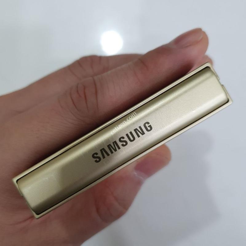 갤럭시 플립6 256G 무잔상 상태굿 중고폰 공기계