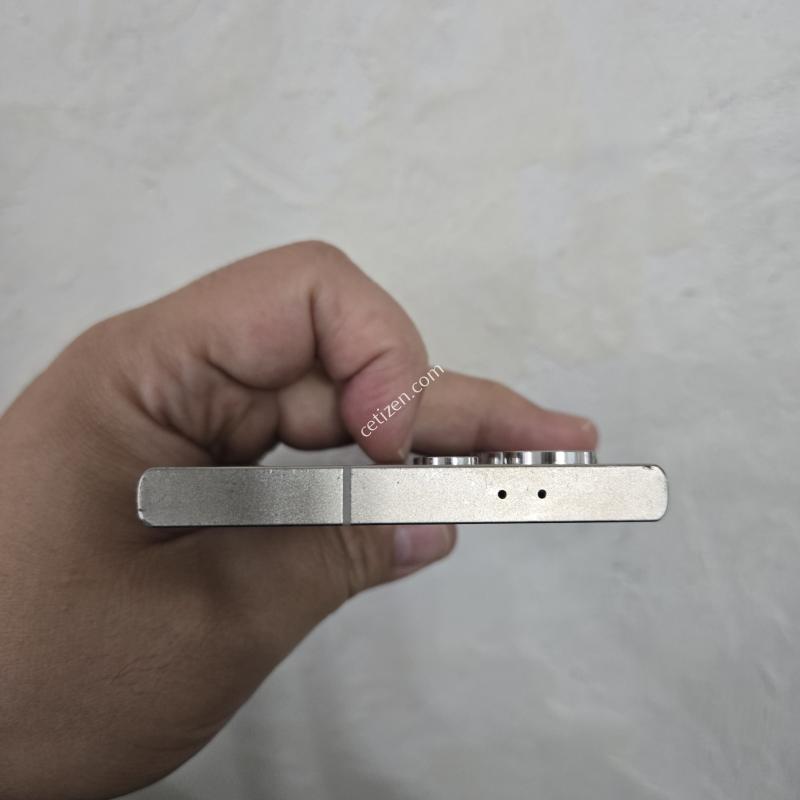 512GB 내츄럴티타늄 잔상X