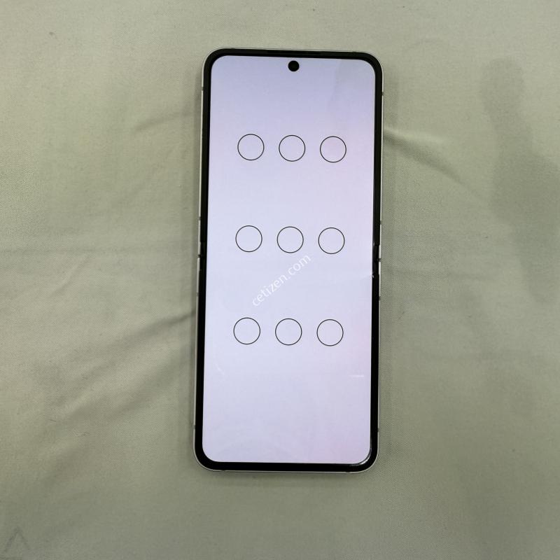 갤럭시 Z6 플립6 실버 쉐도우 판매 합니다.