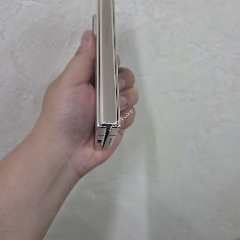 폴드4