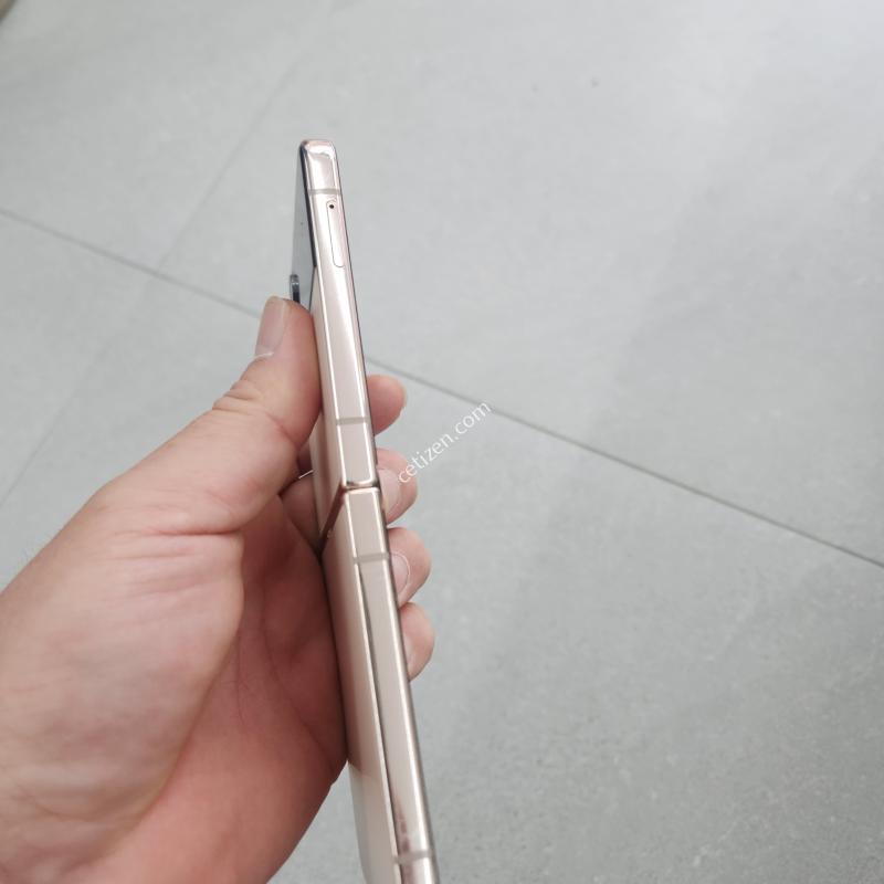 플립4 256무흠집 최상 공기계 팝니다