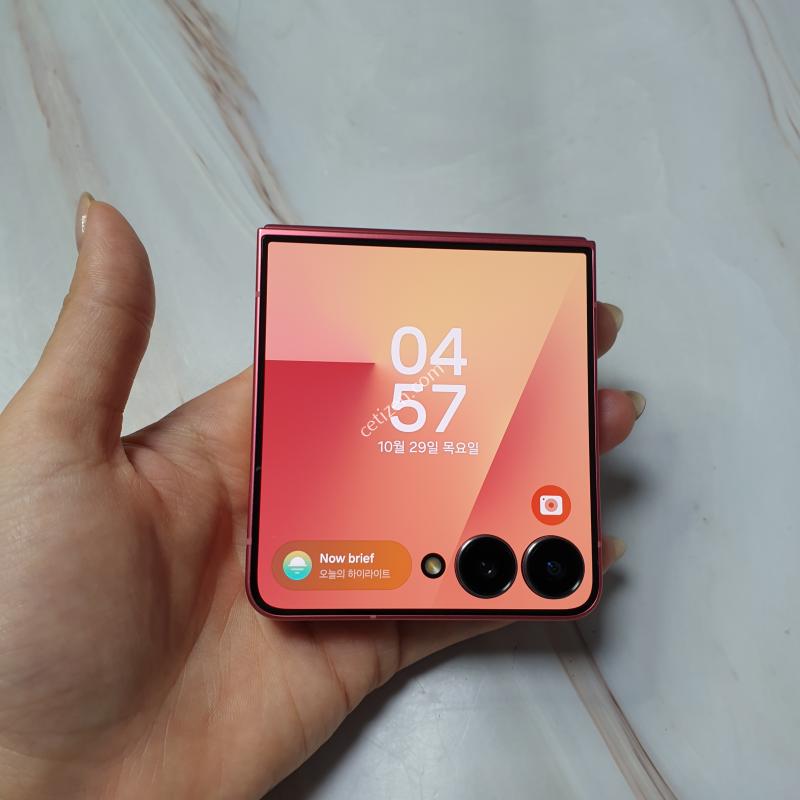 자급제 갤럭시 Z플립7 5G 코랄레드 256G S급 판매합니다