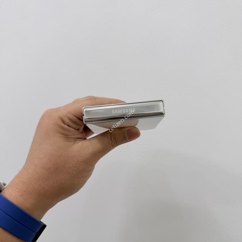 갤럭시Z플립5 크림 256GB