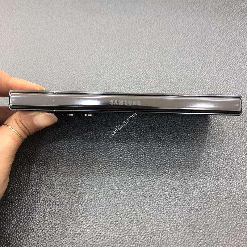갤럭시폴드5 블랙 512G,컨디션 최상,내부 외부액정 S급,뒷판 무기스,잔상 없음