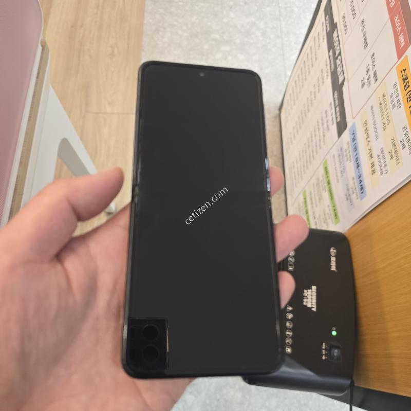 갤럭시 Z플립3 블랙 256기가 컨디션최상!!무잔상!!