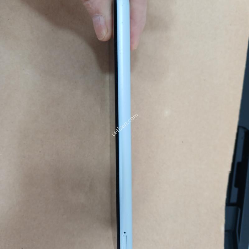SM-A136N생활잔상없어요액정화면에 약하게 스크러치있어요뒷면에먼지스크러치잇어요 충전기드려요