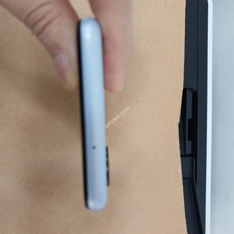 SM-A136N생활잔상없어요액정화면에 약하게 스크러치있어요뒷면에먼지스크러치잇어요 충전기드려요
