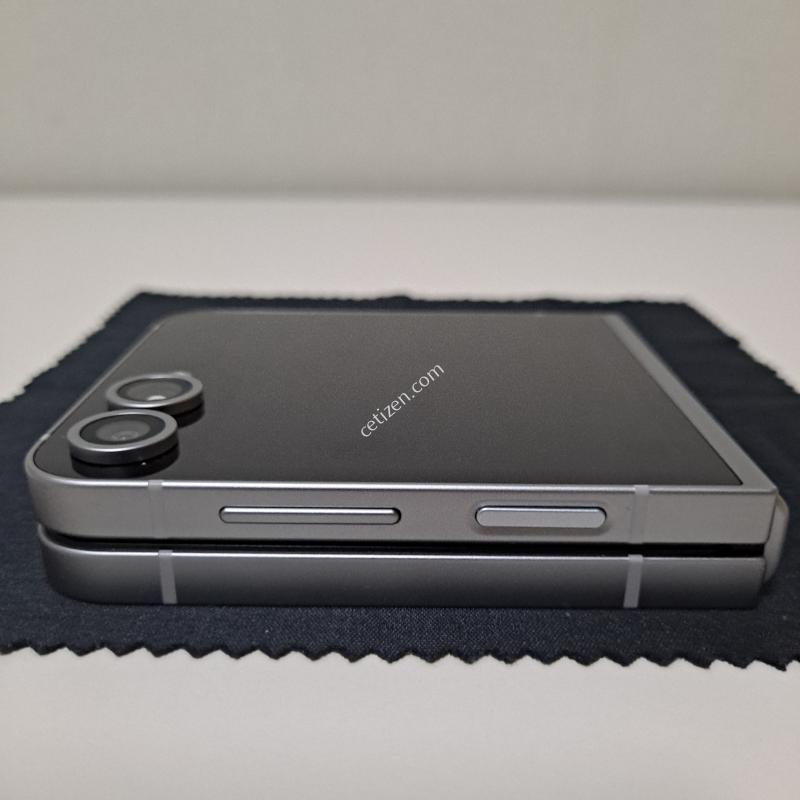 갤럭시 Z플립6 256GB 실버