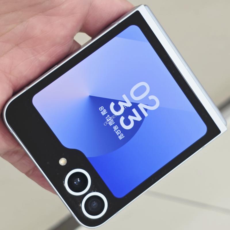 갤럭시 Z플립6 아이스블루 256GB 깨끗한폰 판매